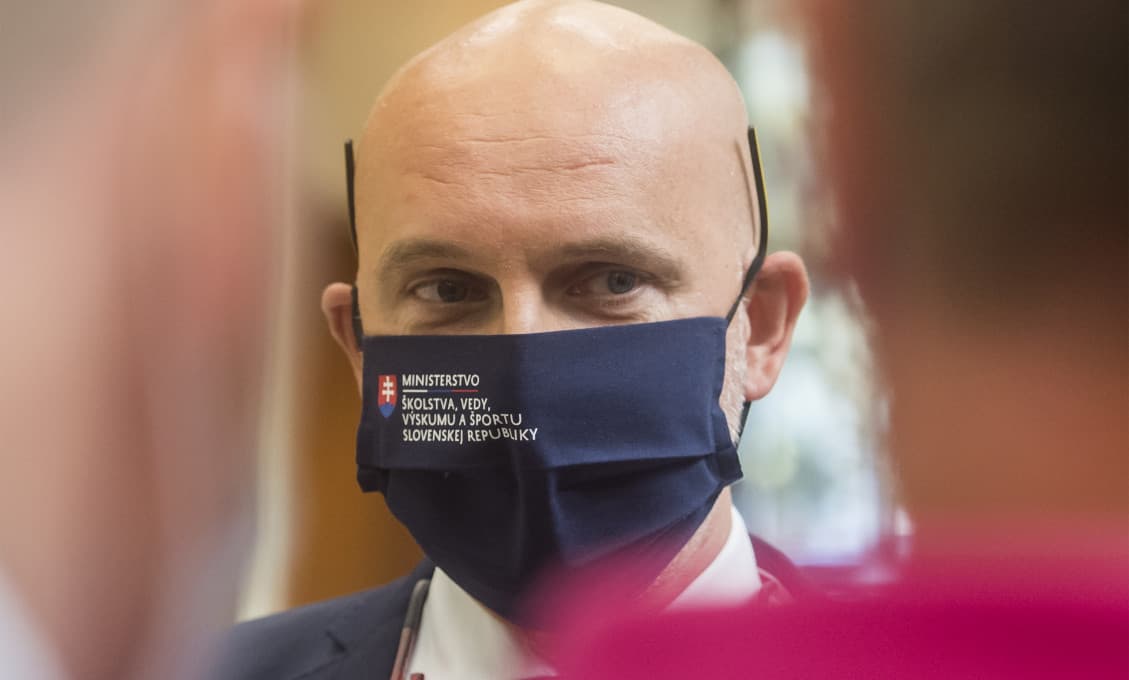 Čestným prehlásením rodič vyhlási, že jeho dieťa nemá príznaky ochorenia COVID-19 a že nenavštívilo „červenú“ krajinu