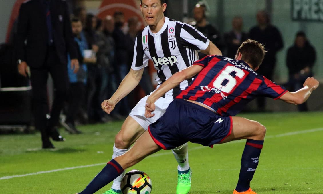 Niekdajšia defenzívna opora Juventusu Turín končí, Lichtsteiner už nechcel čakať na presunuté ME