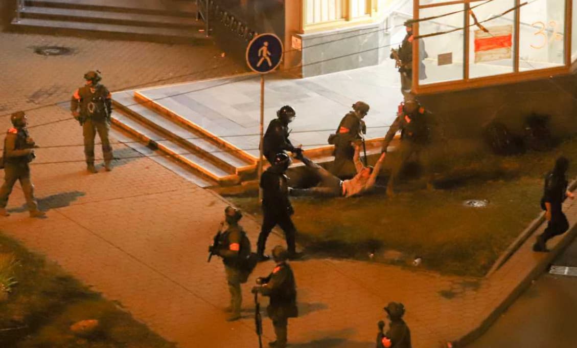 Lukašenko zvolal bezpečnostnú radu, demonštranom odporučil nájsť si prácu