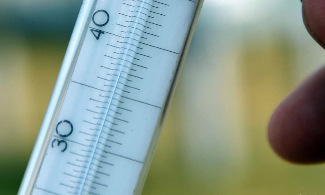 SHMÚ: Na západnom a strednom Slovensku platia výstrahy pred vysokými teplotami