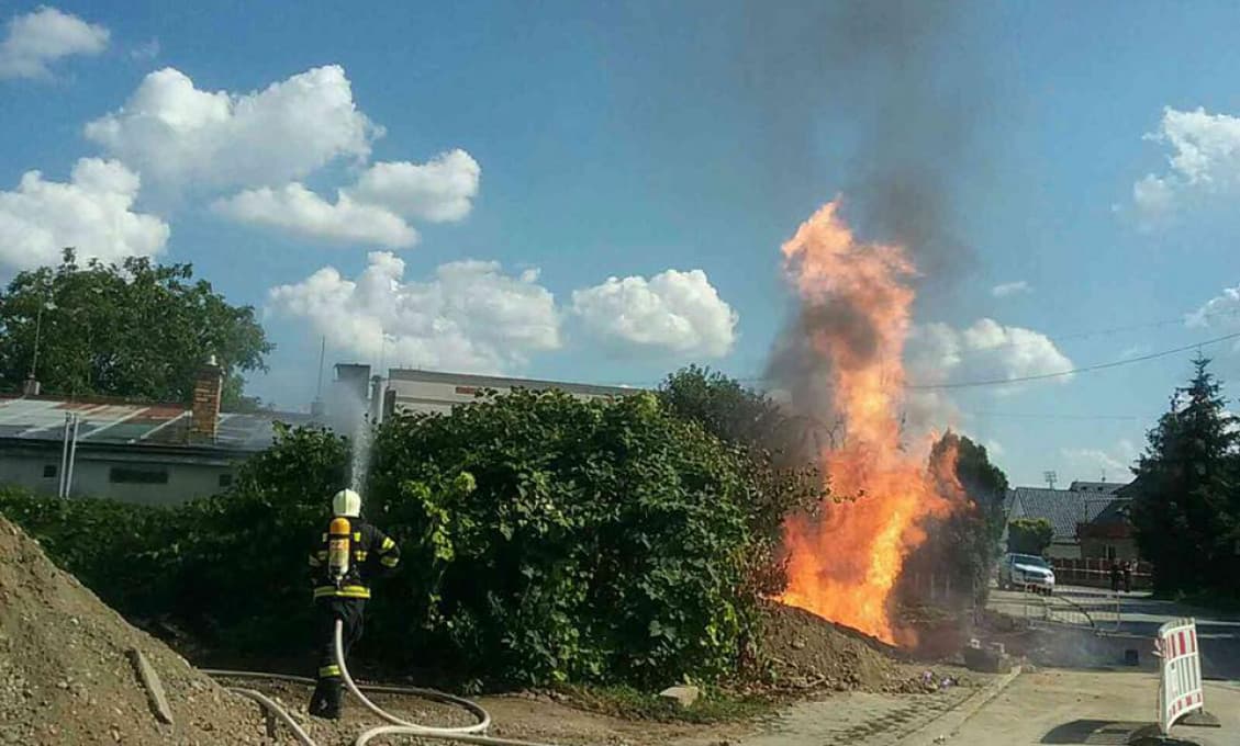 Únik plynu v Dubnici spôsobil požiar (foto)