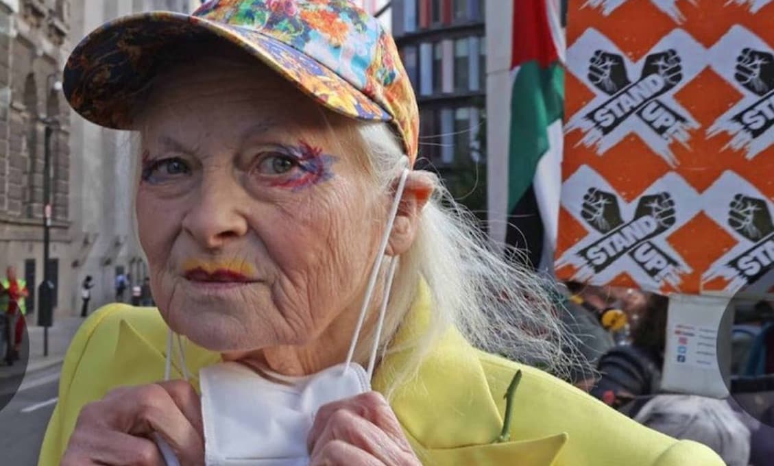 Protestná skupina StandUpX bojuje proti „nedemokratickým“ opatreniam Covid-19 a spája skutočné obavy s teóriami o sprisahaní