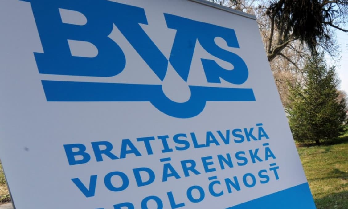 Skupina minoritných akcionárov Bratislavskej vodárenskej spoločnosti žiada vypovedať zmluvu advokátovi Miškovičovi