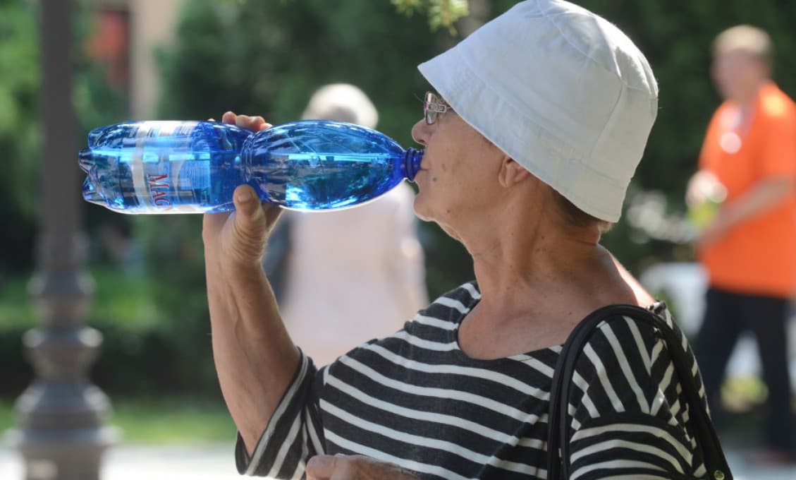 V nedeľu hrozia na juhu Slovenska horúčavy, treba dbať na pitný režim