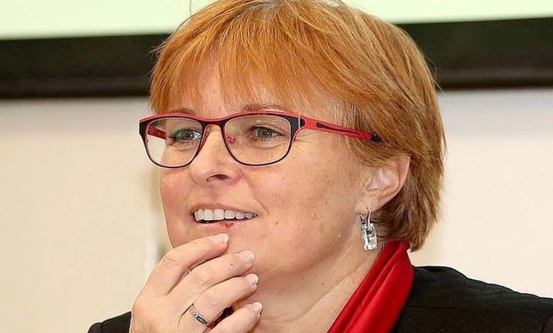 Migranti napadli nemeckú políciu „fľašami a kameňmi“.