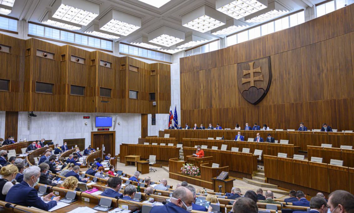 Poslanci schválili uznesenie k smrti Chovanca, belgickú vládu žiadajú o jej prešetrenie