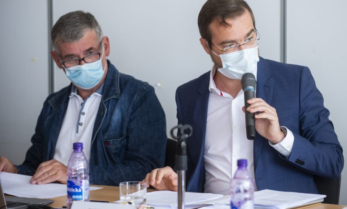 Krajčí odporúča sprísniť opatrenia v červených a oranžových lokalitách SR
