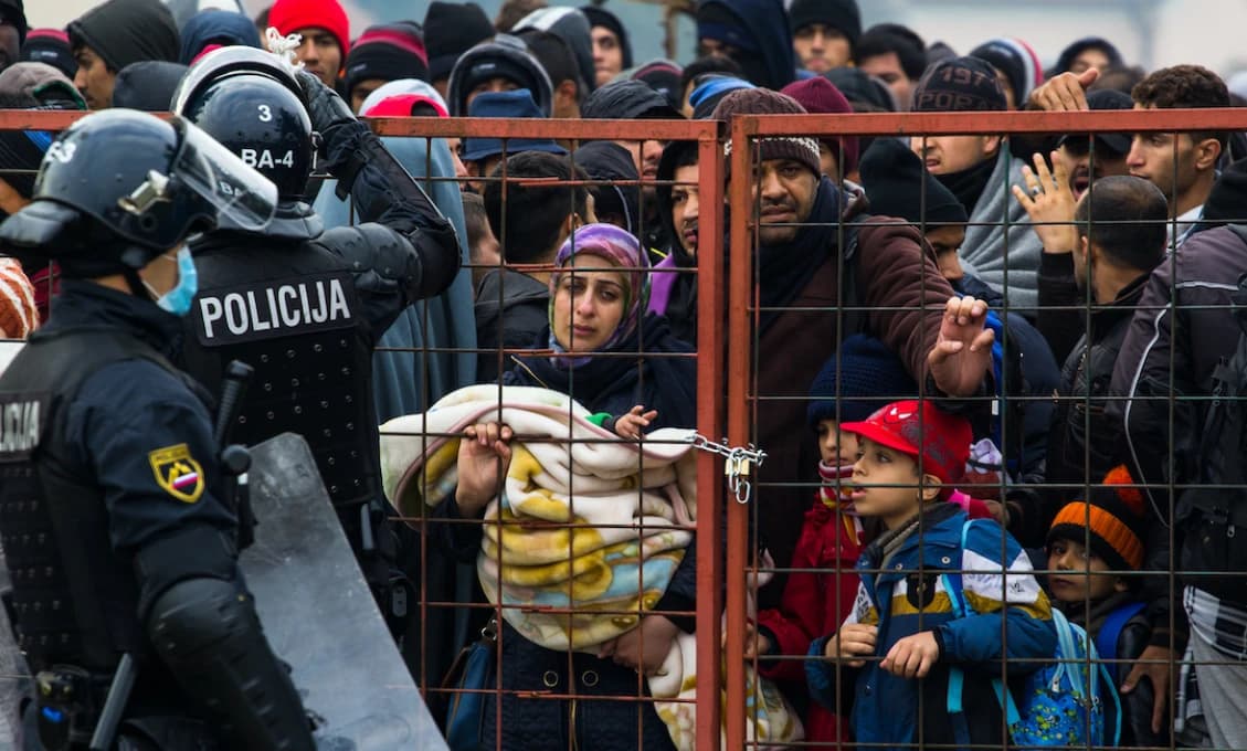 IT giganti blokujú používateľov s vlastným názorom na migráciu, ale s nelegálnymi prevádzačmi sú úplne v poriadku