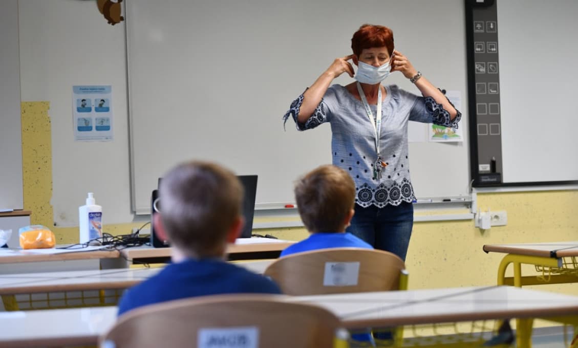 Učitelia vyzdvihujú manuál rezortu školstva k prechodu na dištančné vzdelávanie