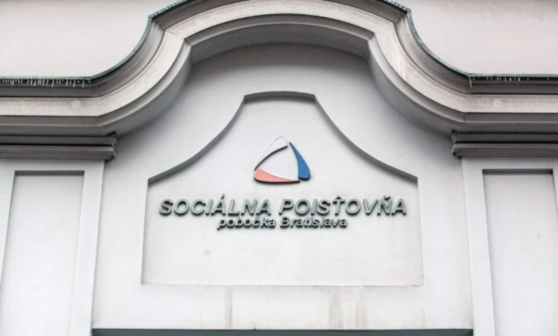 Bez pomoci štátu a prebytku z vlaňajška by Sociálnej poisťovni za polrok chýbalo takmer pol miliardy eur
