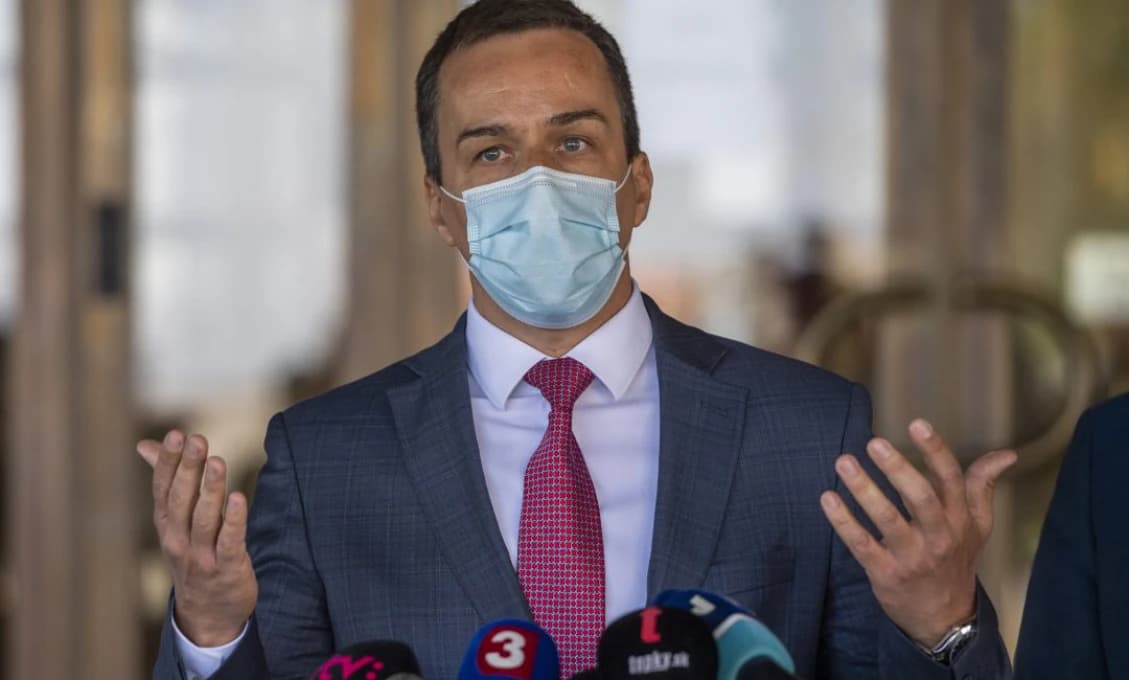 Krajniak sa míľovými krokmi blíži k nálepke sociálneho netvora, tvrdí Erik Tomáš