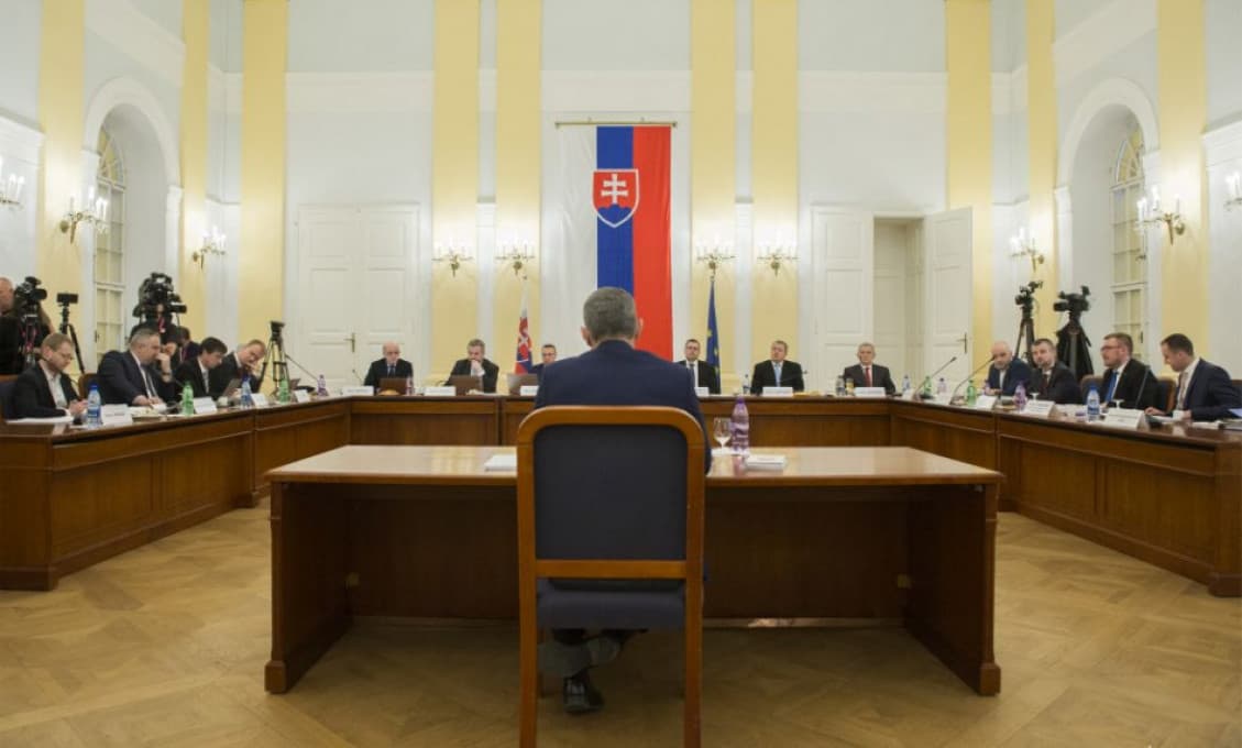 Ústavnoprávny výbor začal vypočúvať kandidátov na sudcu ústavného súdu
