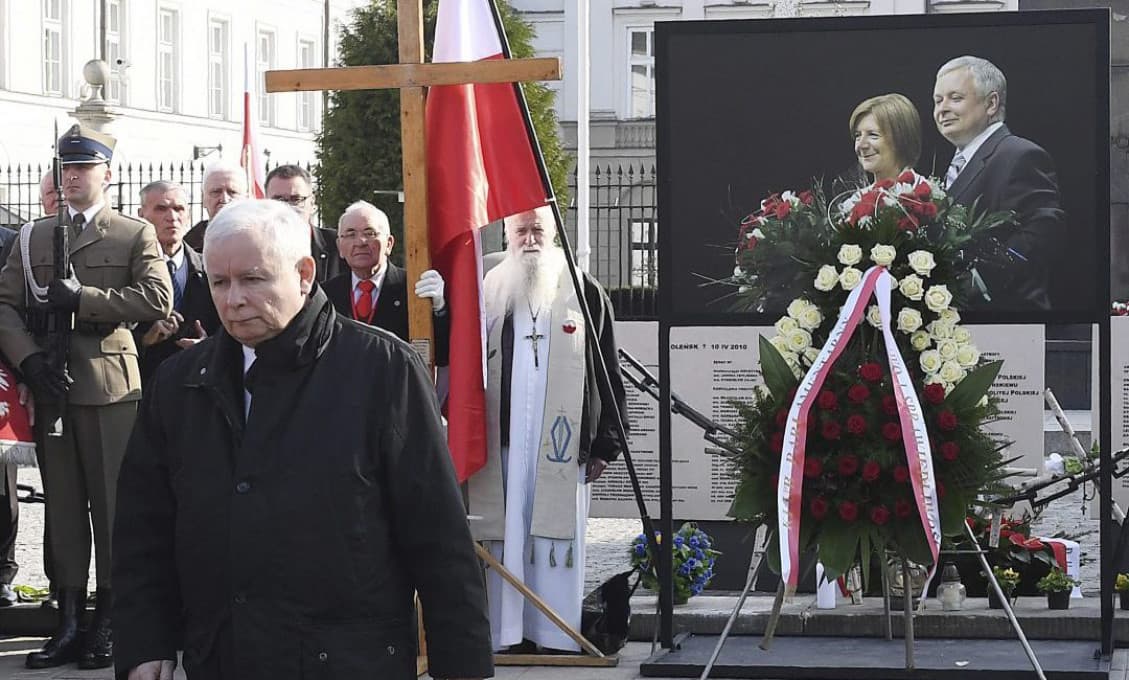 Poľsko obvinilo ruských dispečerov letovej prevádzky z 10 rokov starej havárie, pri ktorej zomrel prezident Kaczynský