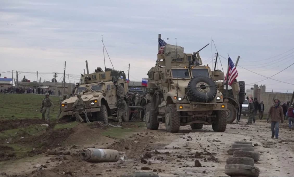 USA hrajú s Kurdmi v Sýrii "bezohľadné hry", tvrdí Lavrov