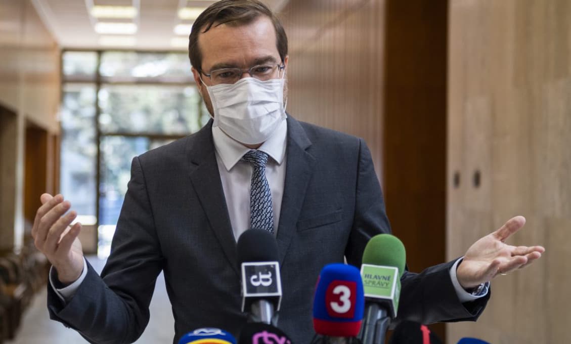 Priemerná hospitalizácia ľudí s ochorením COVID-19 je 11 dní, tvrdí Krajčí