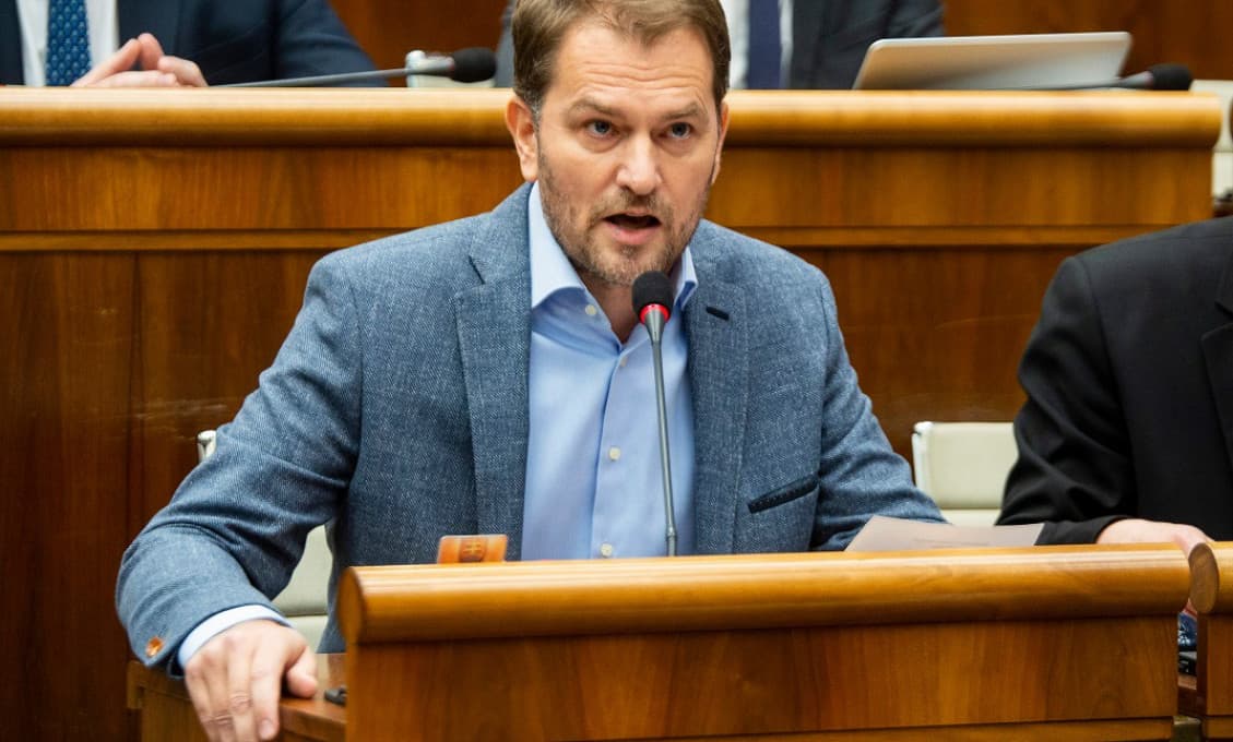 Premiér Matovič sa pohráva s myšlienkou, ako Pente zobrať zlaté hrozienka zo zdravotníctva