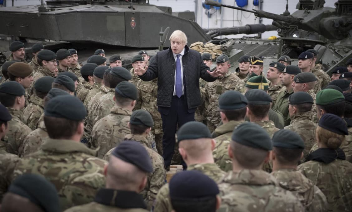 Boris Johnson chce pre britské ozbrojené sily imunitu voči vojnovým zločinom (Chris Sweeney)