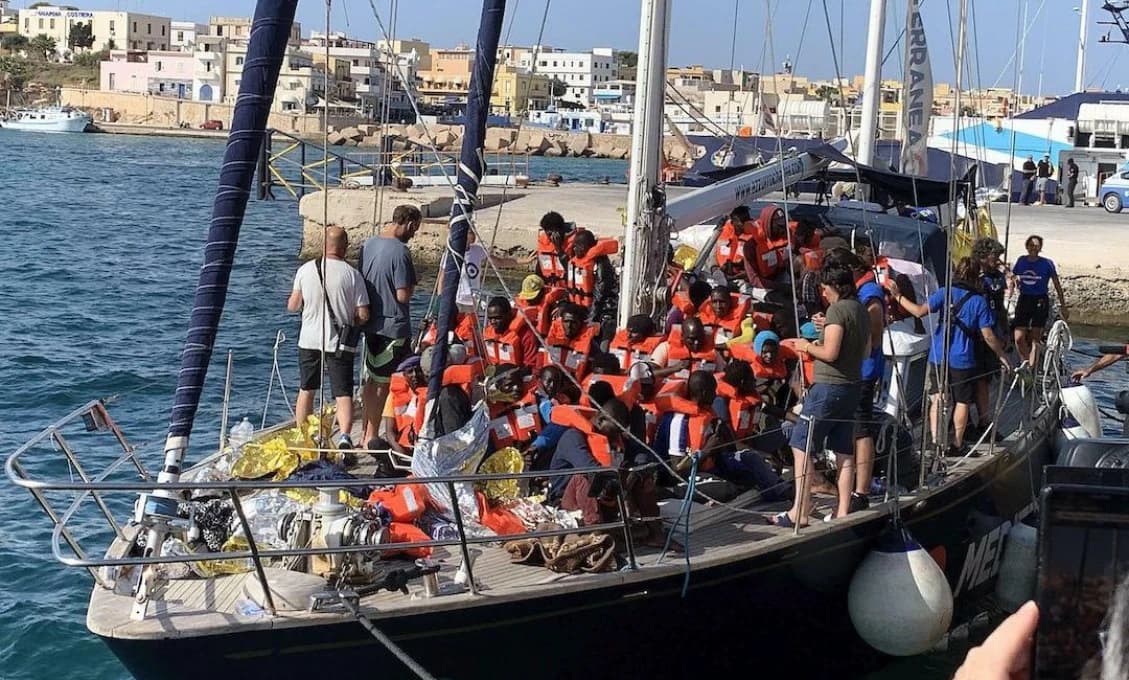 Mimovládky už nemôžu do Talianska voziť migrantov. Nie sú to záchranári
