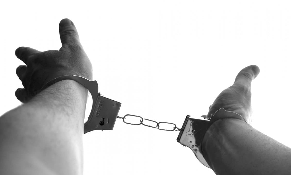 Ak v týchto dňoch udriete policajta, môžete "vyfasovať" aj doživotie