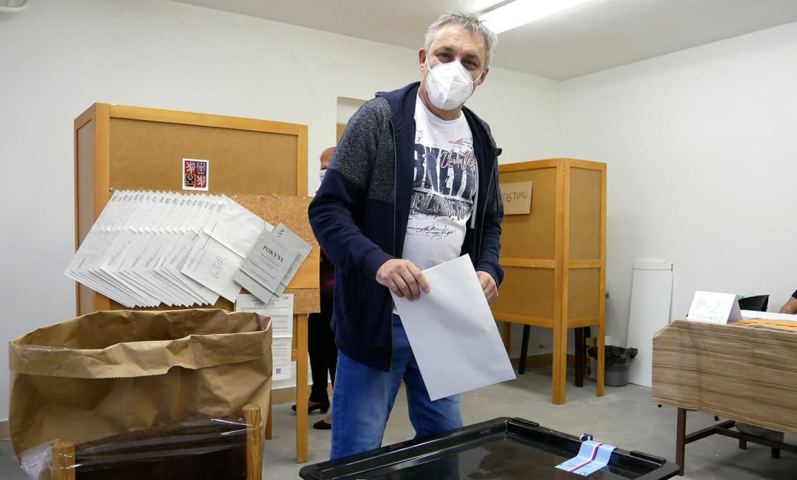 Čech šiel z posledných síl voliť, zomrel na verejných toaletách.