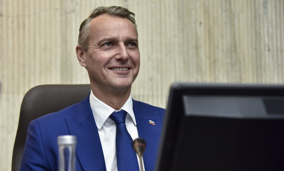 Raši opäť vyzval Krajčího na odstúpenie, kritizuje zvyšovanie doplatkov liekov