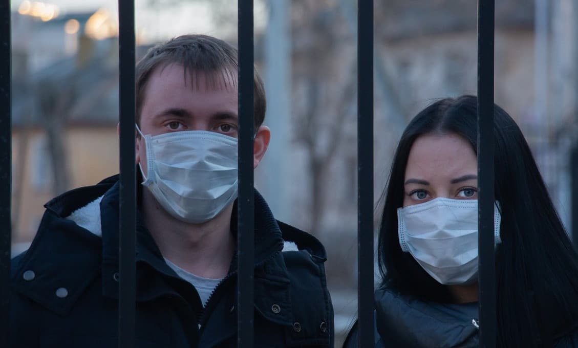 Politika lockdownu bola chyba a spôsobí viac úmrtí na Covid-19, tvrdia vedci (Rob Lions)