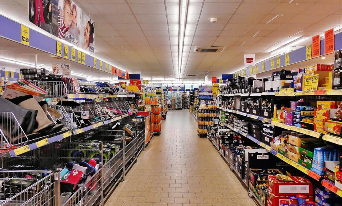 V brazílskom supermarkete sa regály zrútili ako domino, jedna osoba zahynula (VIDEO)