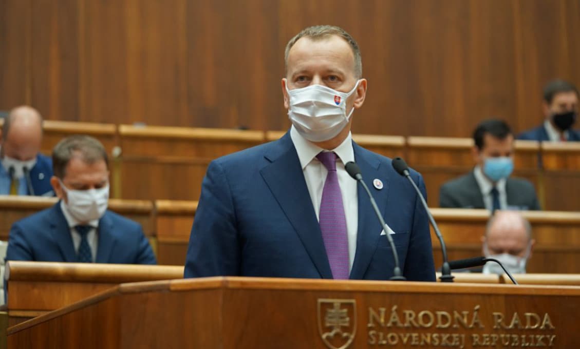 Kollár má na schôdzu zaradiť všetky body, ktoré boli časovo a vecne dodané