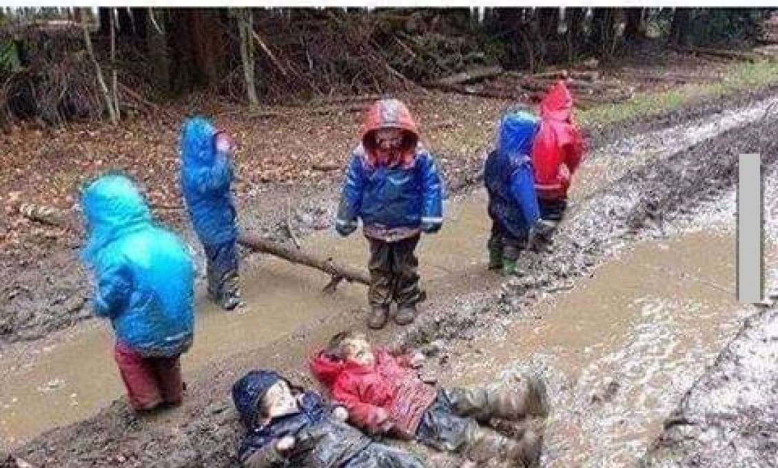 Socializmus nenávidený aj milovaný. Deťom to bolo však jedno, oni v ňom mali svoj vlastný, neskazený svet