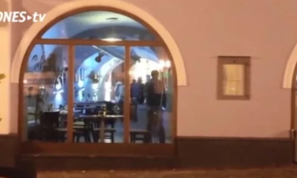 Väznený vodca kurdských povstalcov sa po zrušení zákazu stretol s právnikmi