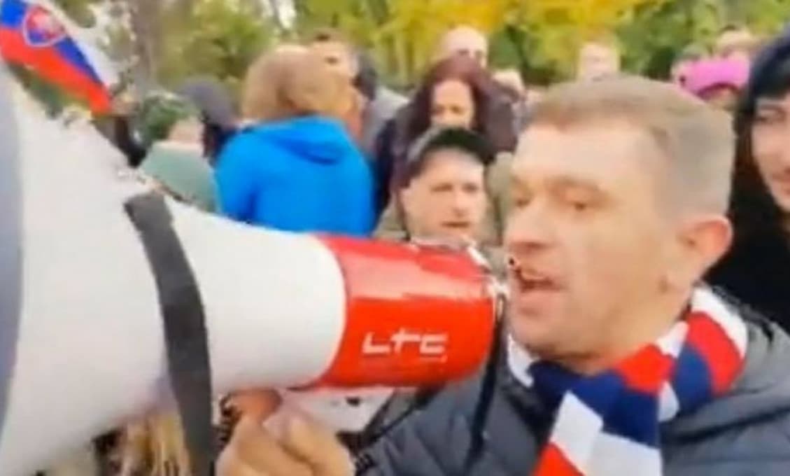 Polícia identifikovala mužov a deti zo sobotného protestu v Bratislave