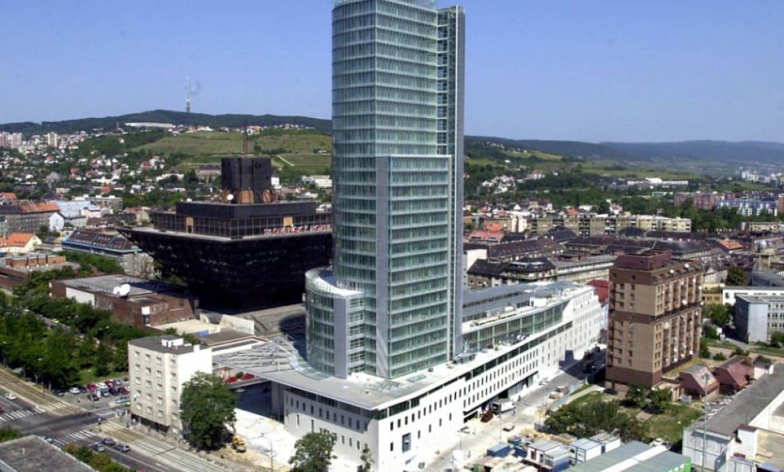 Home office cez COVID-19 sa bankám páči. Prvé dve z nich už opustili svoje budovy