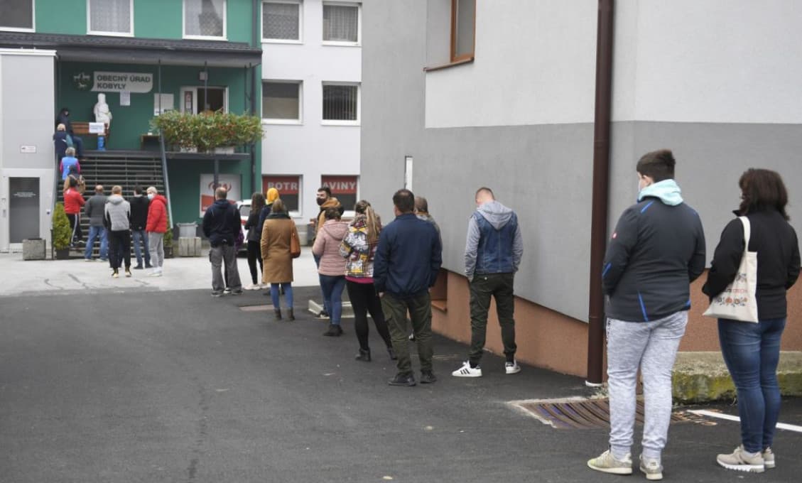 Testovanie na Orave: Ľudí prichádza tak veľa, že hrozí nedostatok testov!