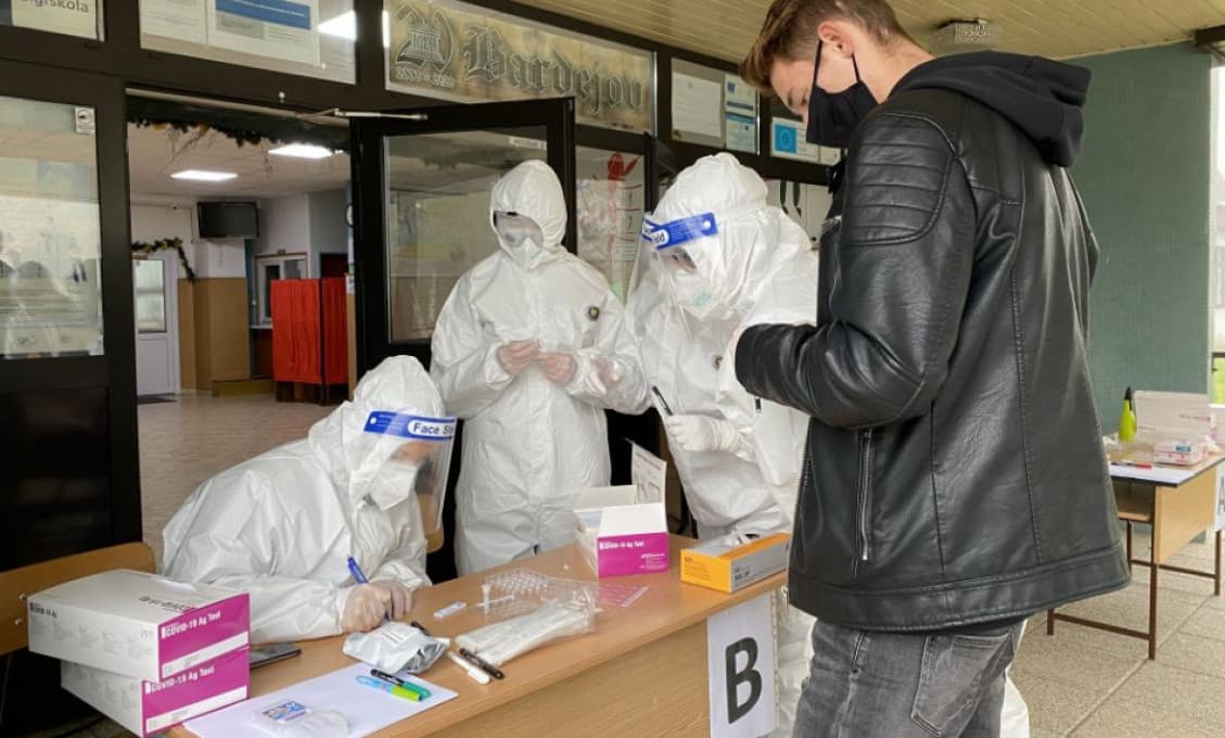 Minister zdravotníctva verí, že úspešné testovanie zlomí stúpajúcu krivku ochorenia COVID-19