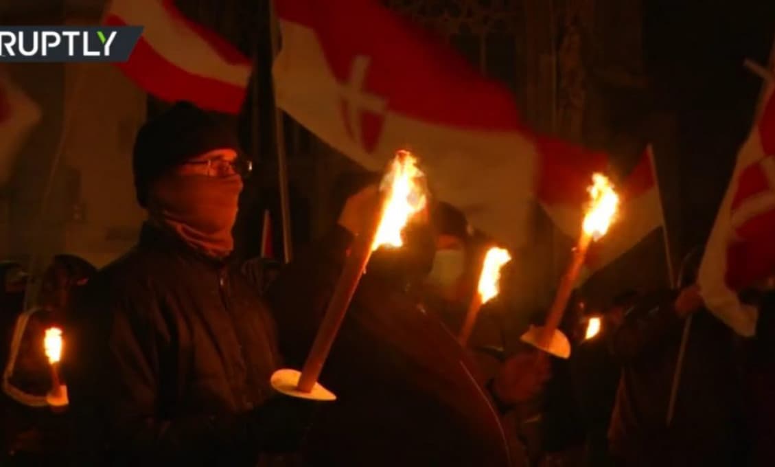 Pravicoví aktivisti vo Viedni zorganizovali protest po teroristickom útoku (VIDEO)