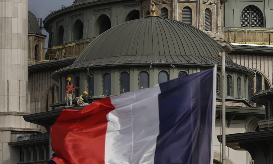 Francúzsko zakazuje tureckú pravicovú skupinu „Šedí vlci“