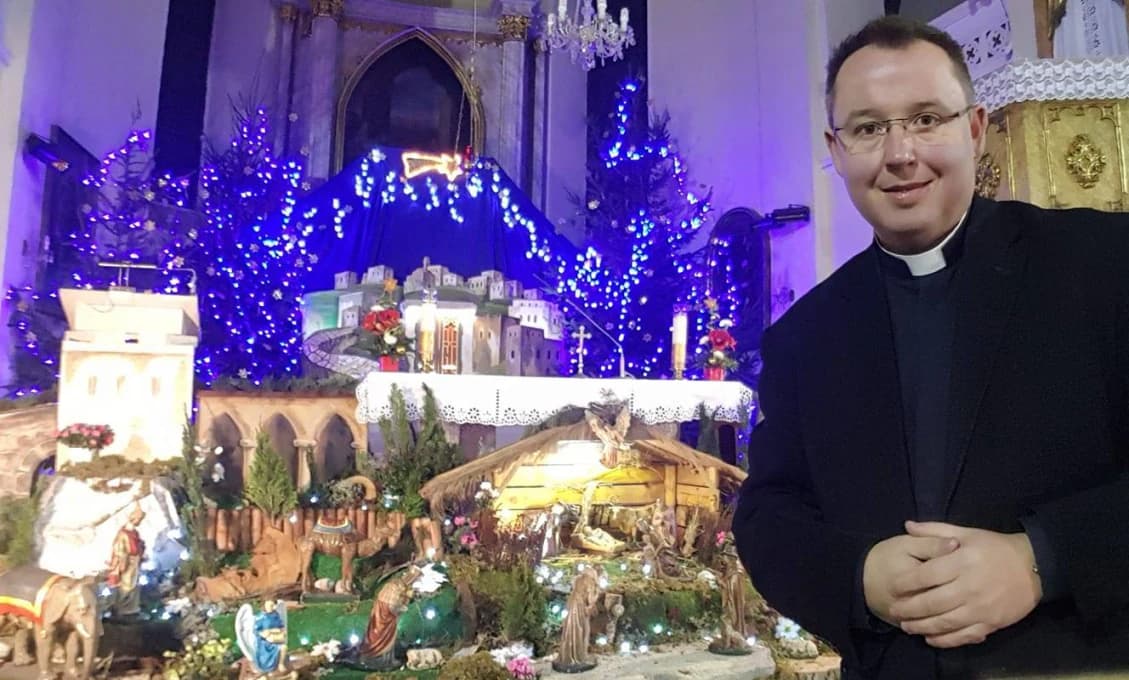 Lovcom pedofilov načapaný český kňaz Puvák je späť. Jeho pokánie vraj už skončilo
