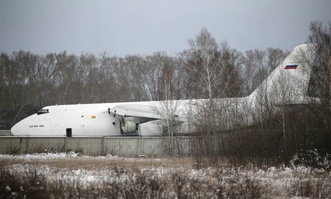 Lietajúci obor AN - 124 havaroval na pristávacej dráhe v Novosibirsku