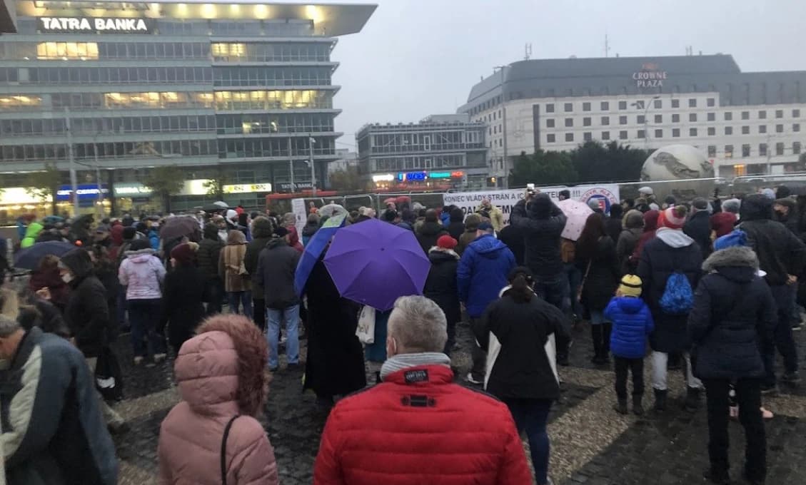 Ľudia na Slovensku už protestujú proti tejto vláde