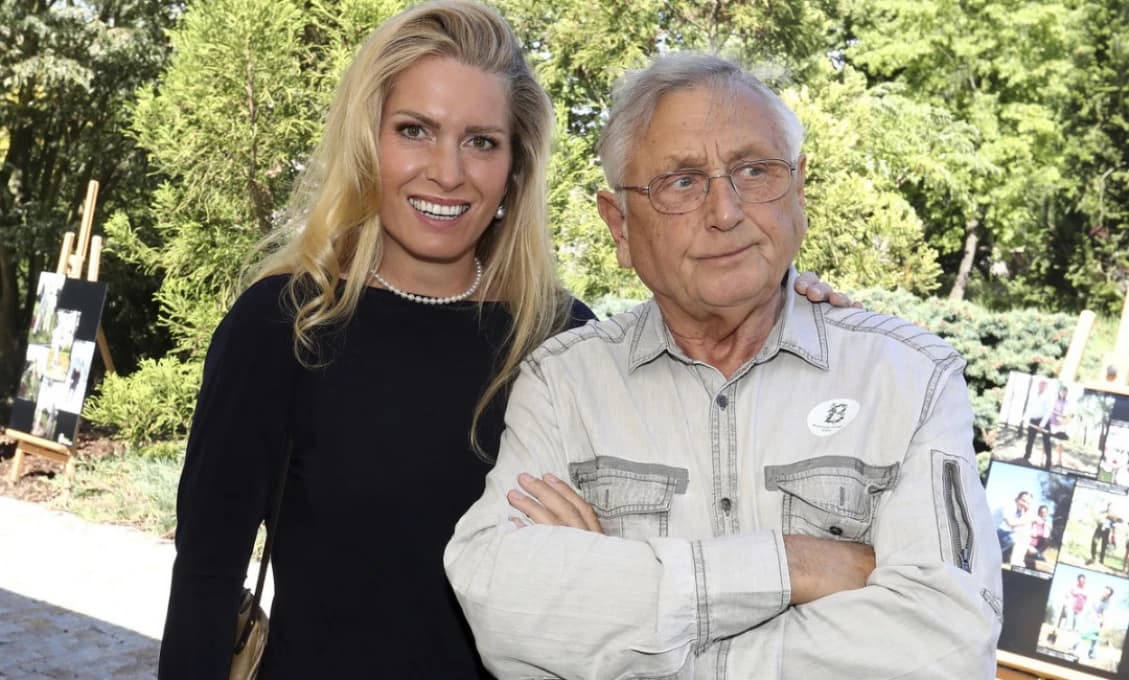 Zosnulý Menzel uložený do dvoch urien? Vdova Olga vysvetlila tento bizarný krok