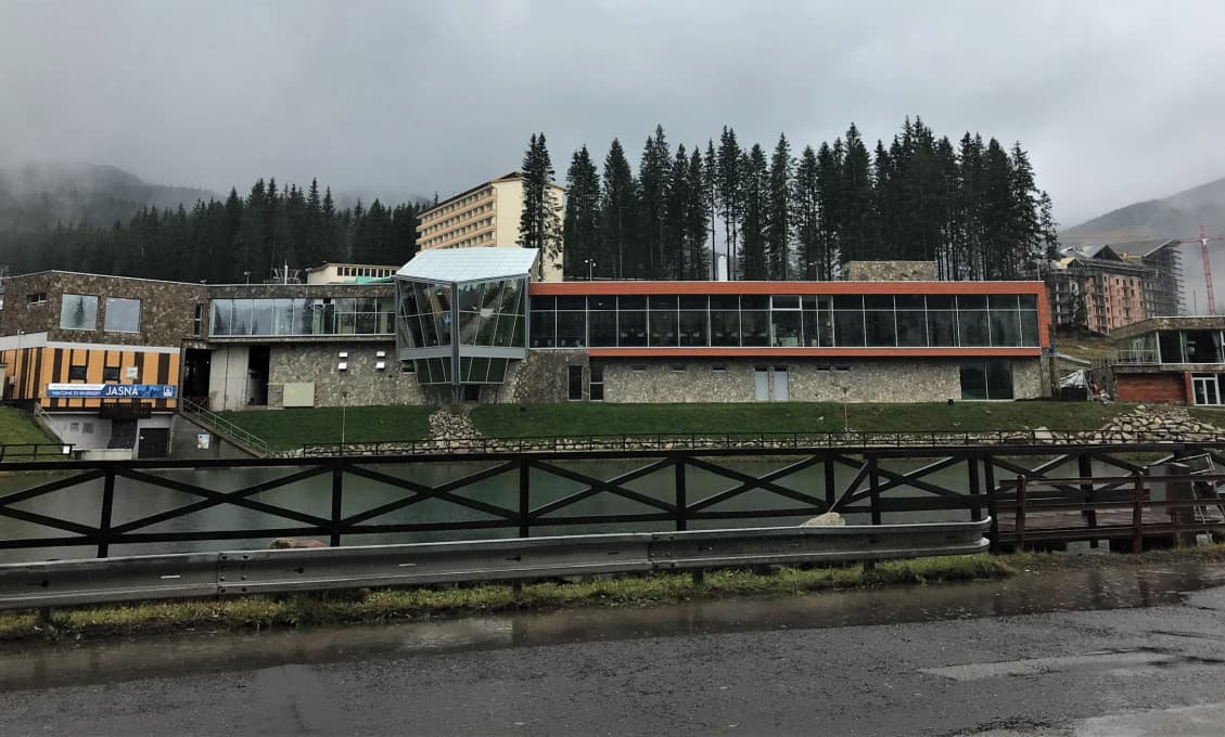 Ľudia sa búria, v Jasnej majú pre výstavbu vyrúbať ďalší kus lesa