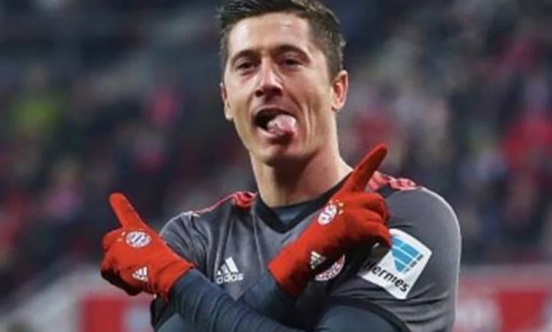 Ronaldo, Messi, ale aj Lewandowski. Kto sa stane futbalistom roka?