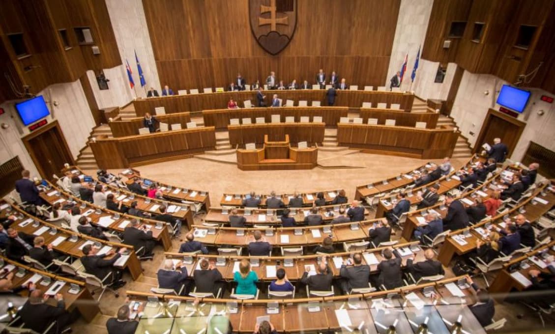 "Zmysluplná koalícia je v nedohľadne" tvrdí politológ Baránek