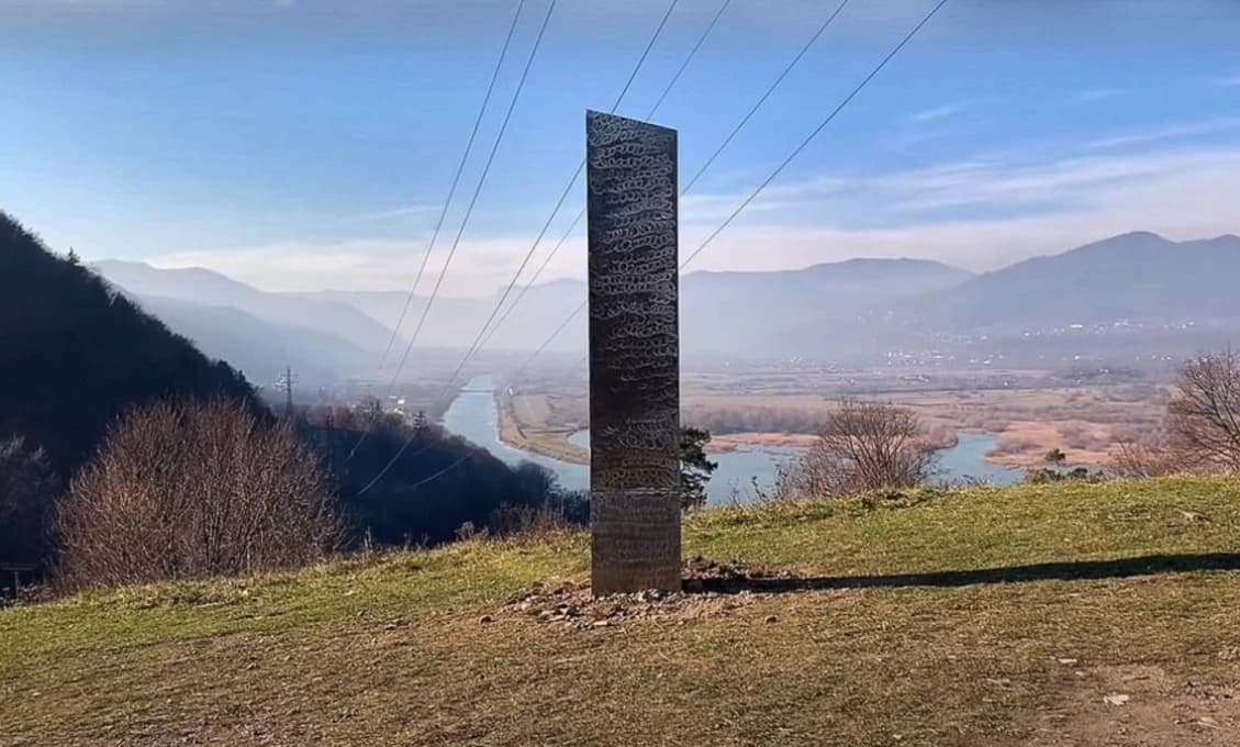 Tajomný monolit z Utahu je späť! Objavil sa v Rumunsku