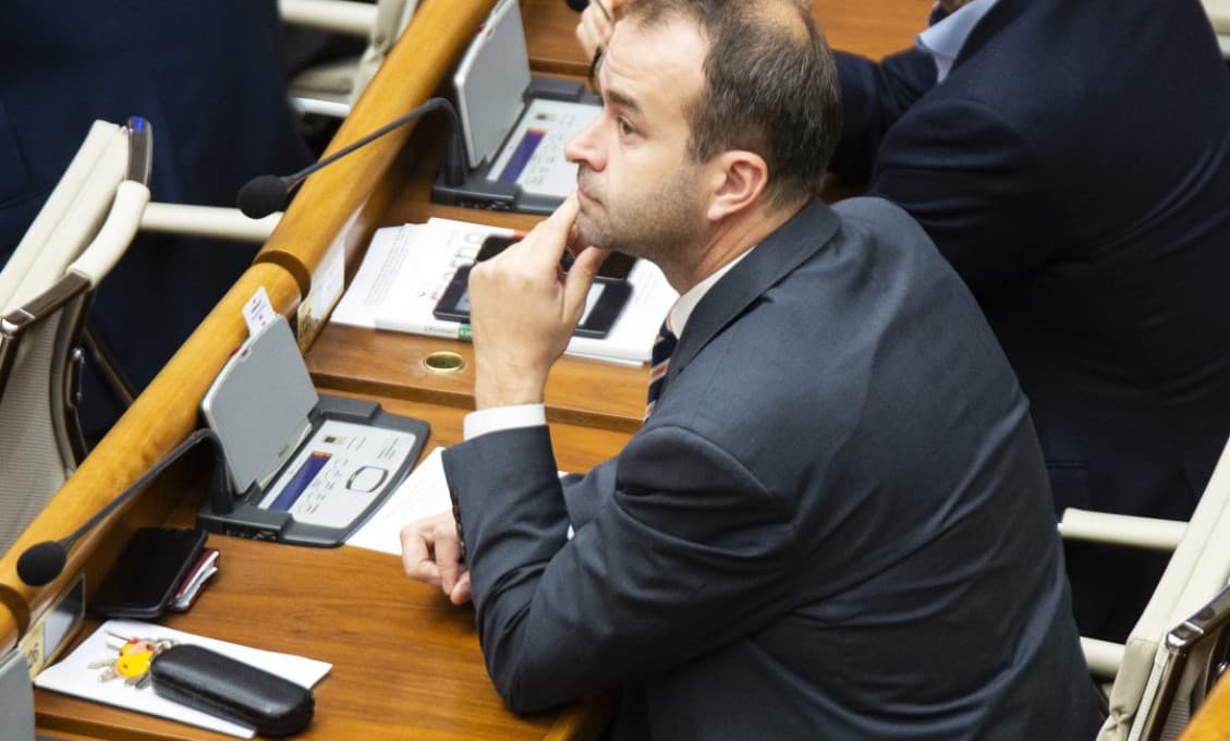 "Ústavu môžeme meniť až po skončení núdzového stavu", navrhuje Podmanický