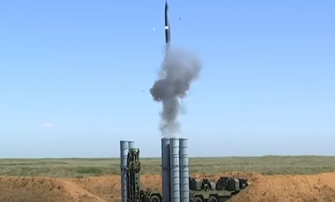 "Neviditeľné"stíhačky F-35 sú pre ruský raketový komplex Prometeus najjednoduchší cieľ (video)