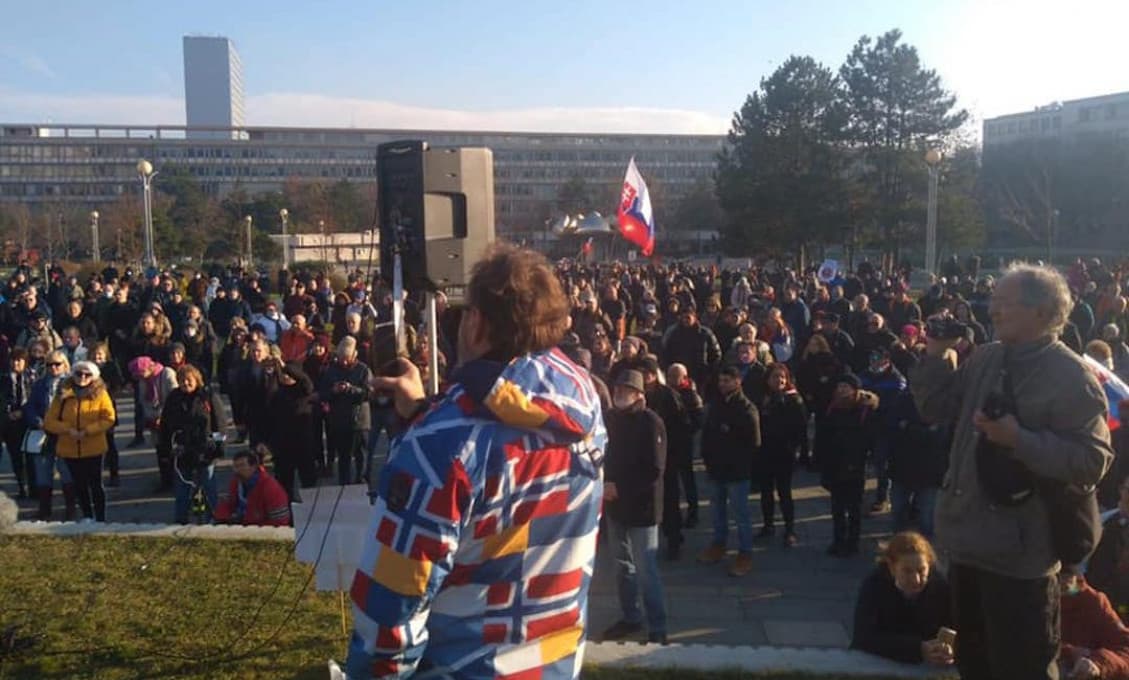 Ďalší protest pred Úradom vlády SR a mainstream opäť mlčí. Za koho kopú médiá?
