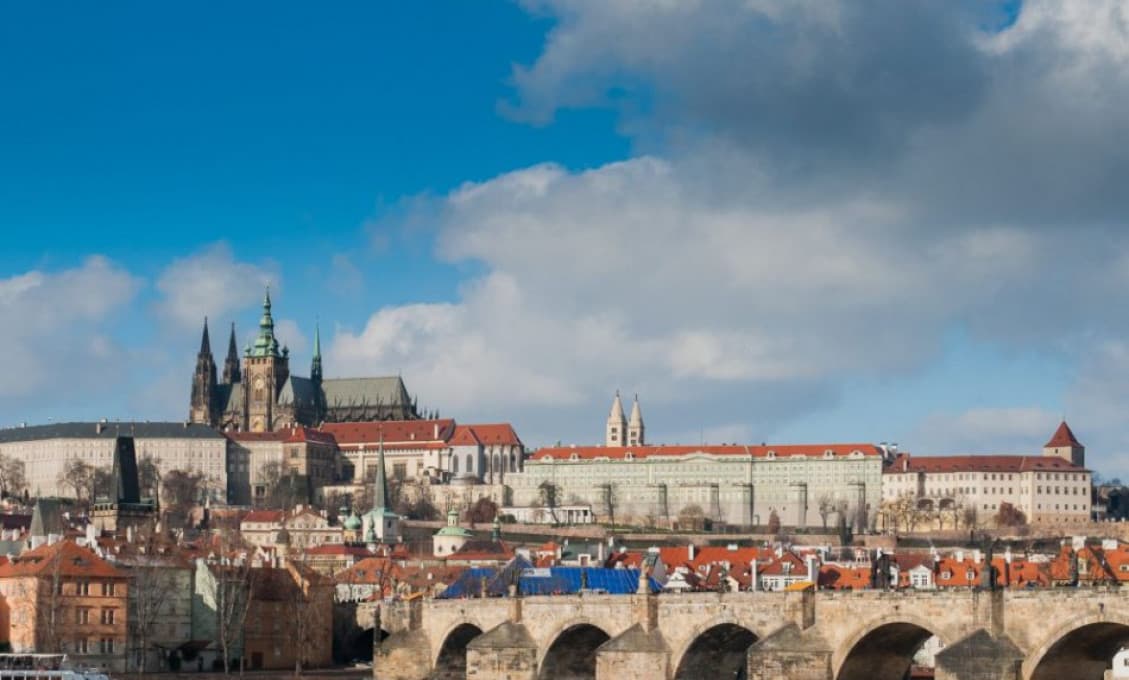 Stovky ľudí v Prahe protestovali proti vládnym opatreniam