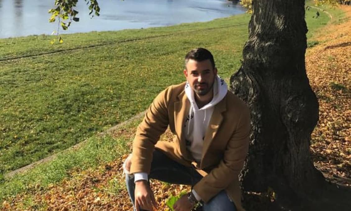 „Kopal by som ich do zadku...egoistov primitívnych,“ odkazuje Ňarjaš tým, čo zľahčujú koronavírus