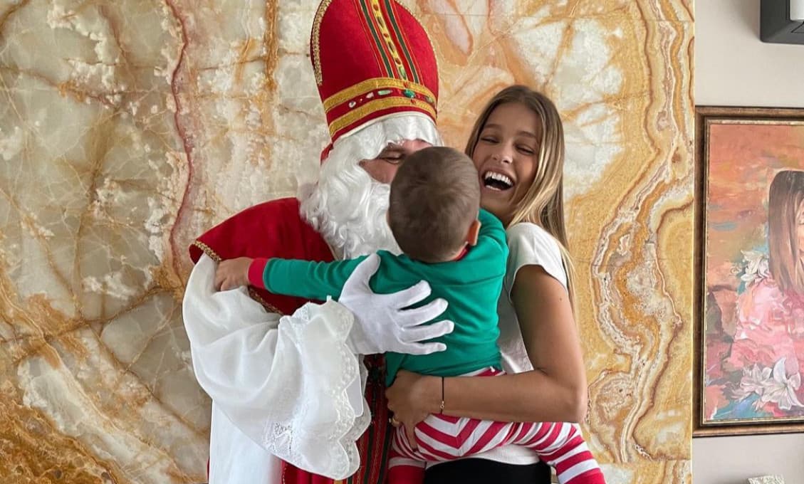 Okázalé vianočné bývanie Rytmusa a Jasminy: Zlatá gorila so strieborným parožím či obrie pančuchy!